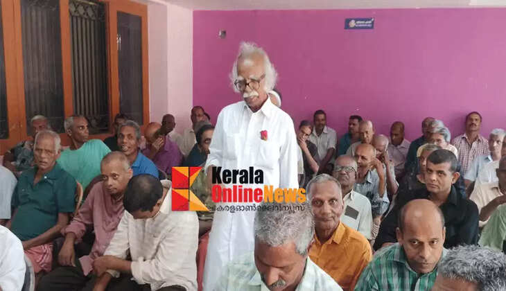   LDF candidate Ramachandran Kadannappally took the Pratyasha Bhavan inmates by singing and rousing them.