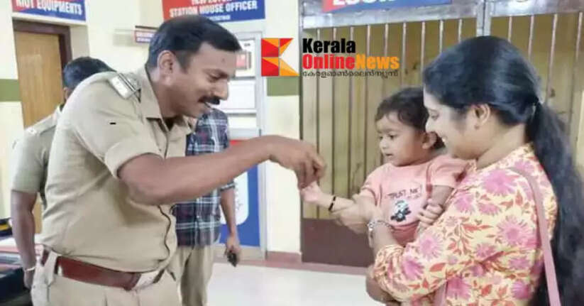 Child's lost gold jewelry found on sidewalk; returned to owner in Pathanamthitta by police