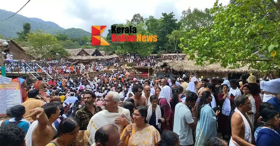 A huge crowd of devotees thronged Kottiyur and the Ilaniratam concluded