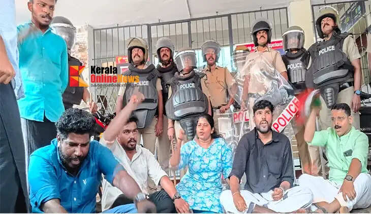 Exam Irregularity: Yuva Morcha Lays Siege to Kannur PSC Office