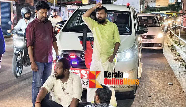   Incident of stopping Minister KM Shaji's vehicle; Police suo motu register case against Yuva Morcha activists