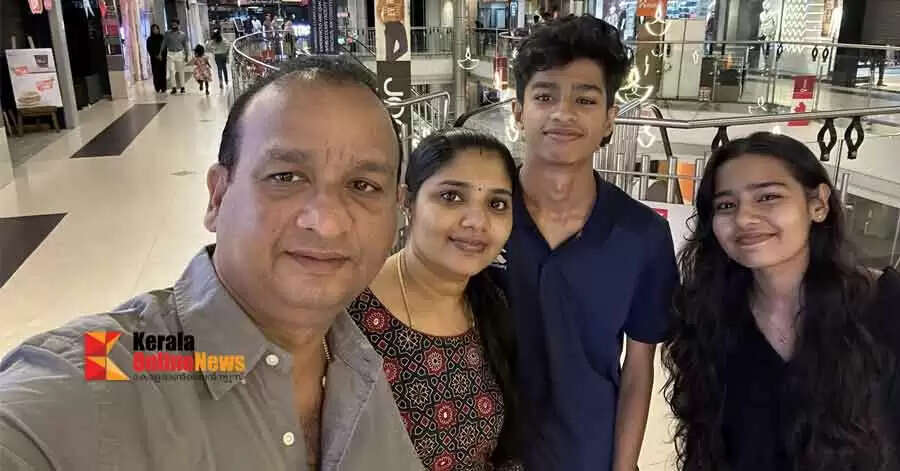 vellam murali family