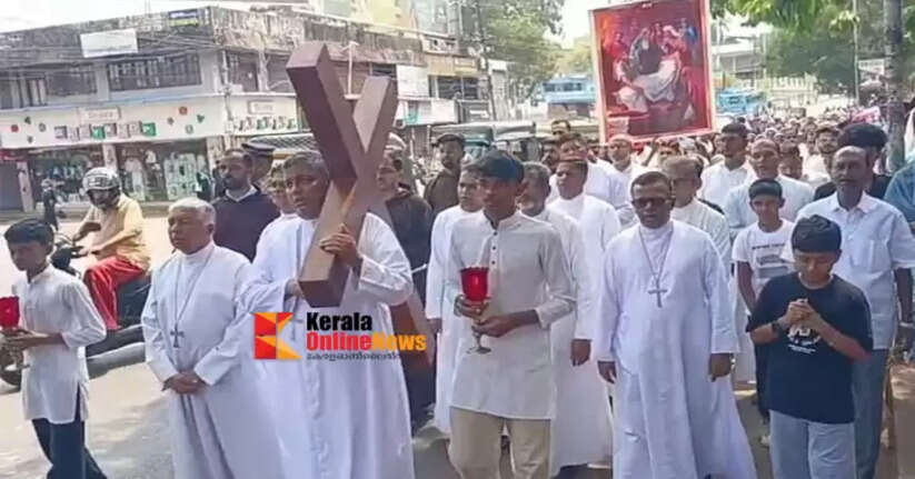 Devotional Good Friday; Christian believers from churches in Kannur walk the Way of the Cross