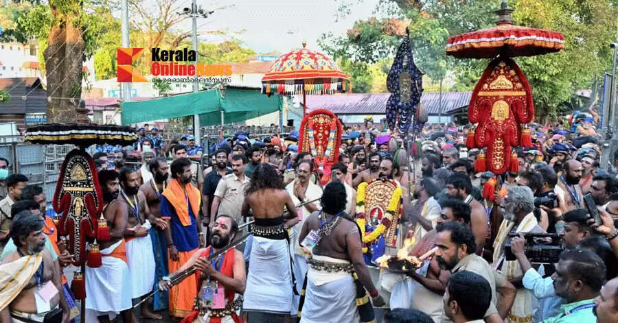 Ambalapuzha and Alangad Sanghas in Shiveli Ezhunnallat as Sannidhanam Devotional