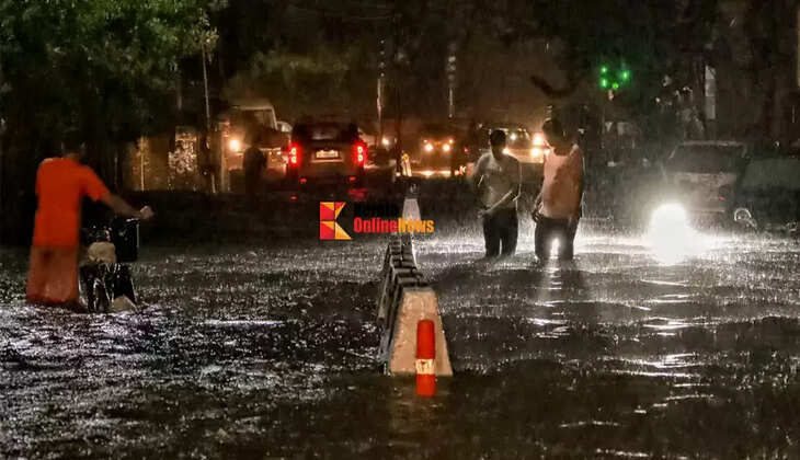 Red alert in Delhi; 2 dead in heavy rain