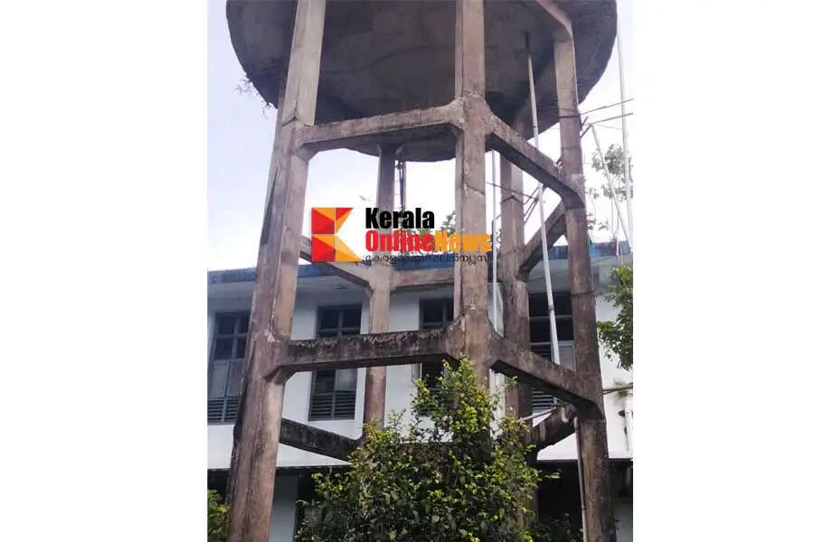 Old water tank on the Kannur District Hospital premises poses a safety hazard