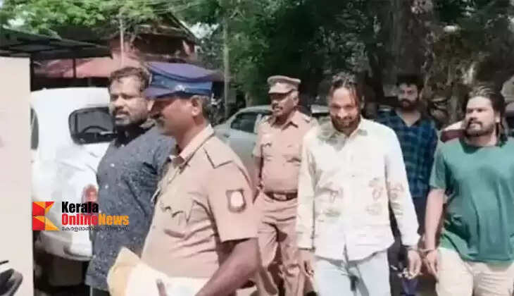 Five Malayalis arrested after intercepting a courier company vehicle in Kanchipuram, stealing around Rs. 4.5 crore