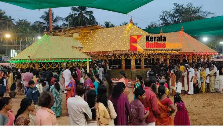 Devotees throng the Thalapoli Mahotsavam at Sree Kurumbakkavil in Muzhappilangad