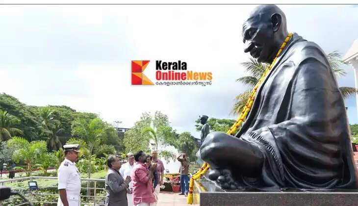 GANDHI
