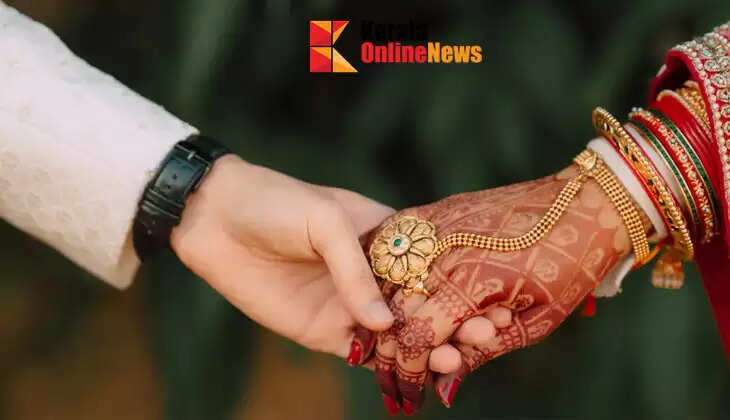 On the wedding day in Parappanangadi, a woman left her husband in the middle of the road and went with her lover;