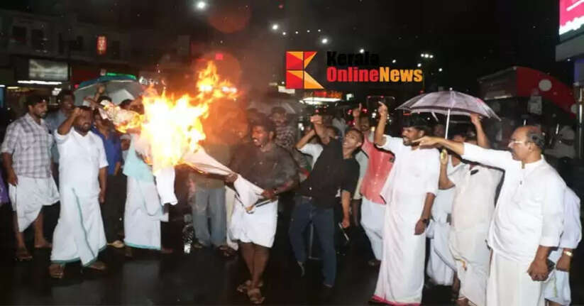 Gold looting at Sabarimala: Yuva Morcha Kannur North District Committee holds protest demonstration and burning of effigy