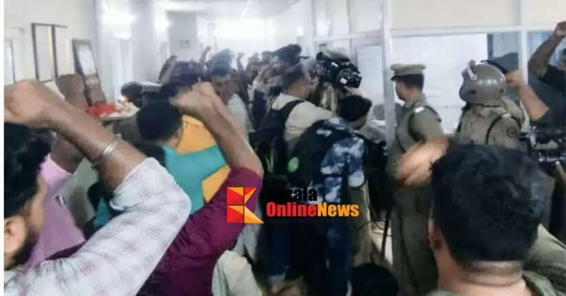 Protest over irregularities in the construction of the Kannur-Taliparamba National Highway: DYFI activists vandalize the office of Megha Constructions Company