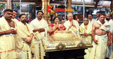 Governor Rajendra Arlekar and his wife visited Guruvayur temple to pay homage to Kannan
