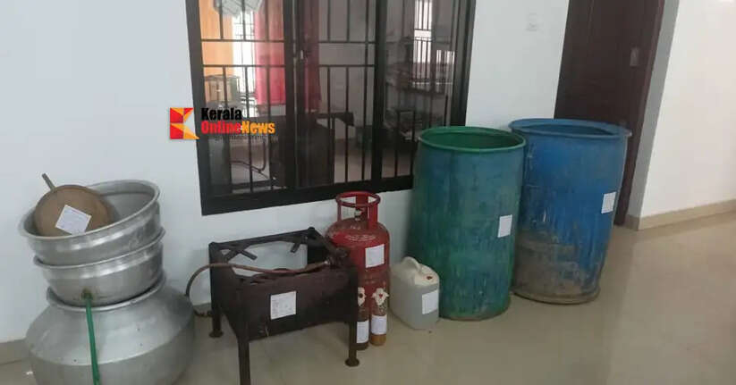 Vat in an empty house in Kezhathur, Kannur: Two arrested