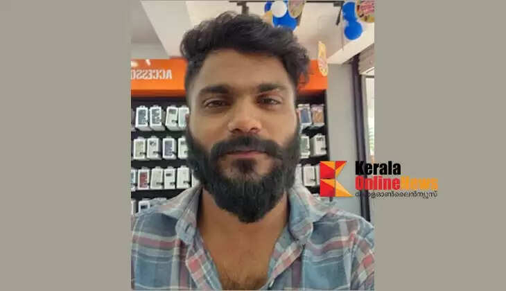 Manager arrested for embezzling lakhs from mobile shop