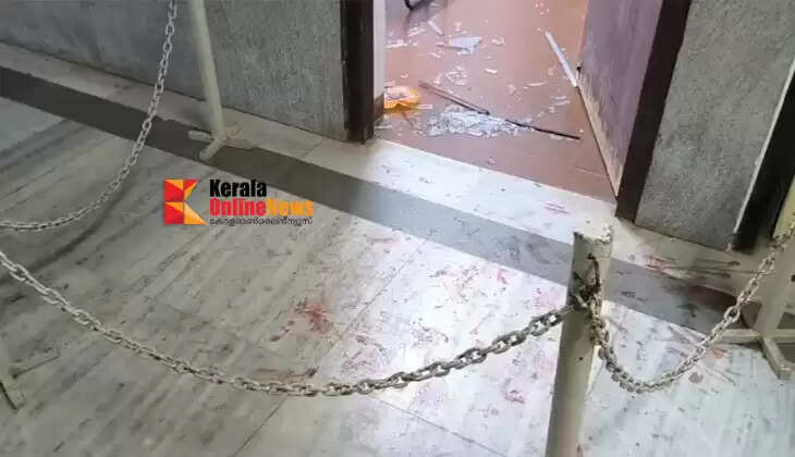 Gang violence at Kannur Pariyaram Medical College: Security guard beaten up, police outpost vandalised1