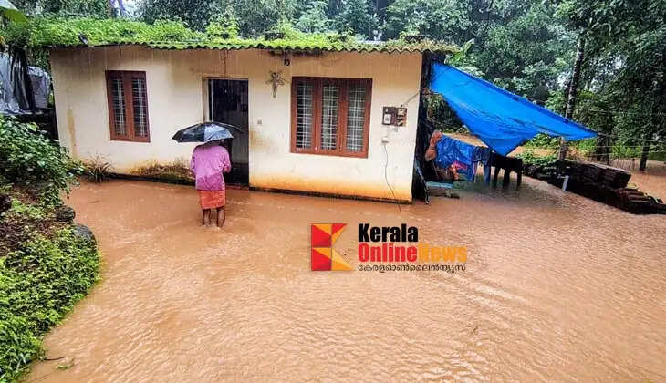 Heavy rain in the hilly regions of Kannur district; Palchuram Road collapsed, and eight families in Peratta were relocated.