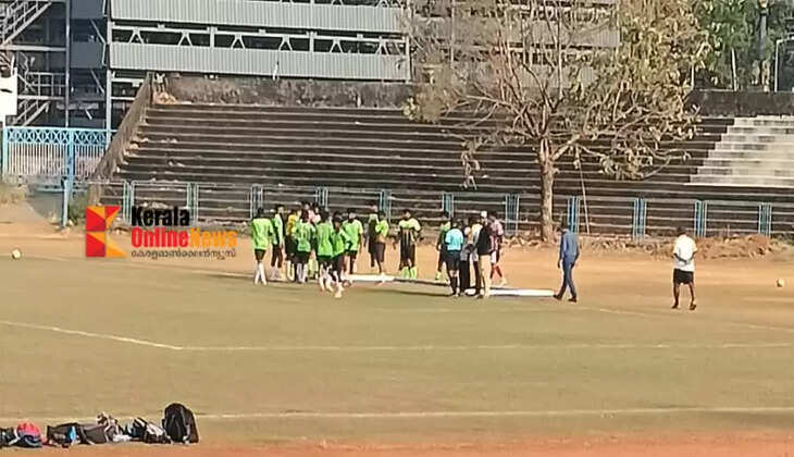 The goal post collapsed while the football match was in progress; The goalie survived