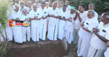 Leaders performed Ziarat at the city's tomb on E. Ahmed Memorial Day