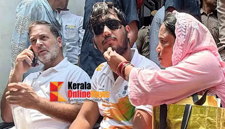 Pellet attack at Jantar Mantar; Rahul Gandhi protests by staging a dharna in front of the police station with the injured student
