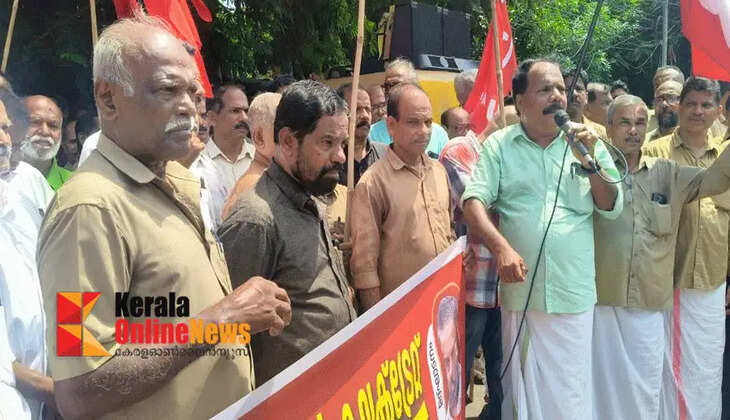 Auto and taxi workers march to Collectorate to protest fuel price hike