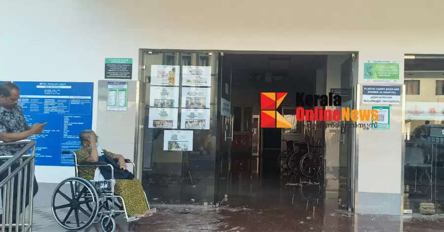 Kannur District Hospital's new specialty block suffers waterlogging due to burst pipe, dialysis patients brought down by ladder