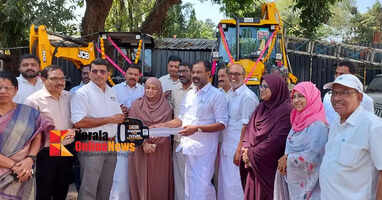 കണ്ണൂര്&zwj; കോര്&zwj;പറേഷനില്&zwj; ഇനി മാലിന്യനീക്കം ദ്രുതഗതിയില്&zwj;, പുതിയ ഹിറ്റാച്ചി &nbsp;ഹൈഡ്രോളിക് എക്&zwnj;സ്&zwnj;കവേറ്ററും, ജെ സി ബി മണ്ണുമാന്തിയന്ത്രവും പ്രവര്&zwj;ത്തനസജ്ജമായി&nbsp;