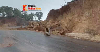 Due to heavy rains, thaliparamp kumpam fell on the national highway
