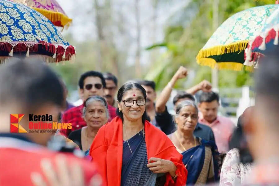 Taliparamba own actor Santosh Keezhattoor the teacher was showered with love 