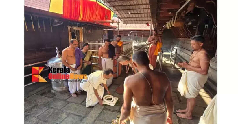 The Dravya Kalasham ceremony at the Kadampuzha Bhagavathy Temple began on Saturday morning with the Acharya Varanasi.
