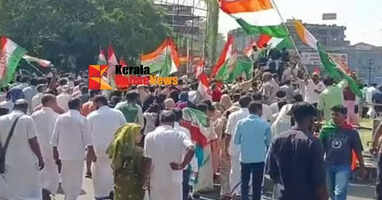 UDF workers staged a celebration at Kannur Corporation