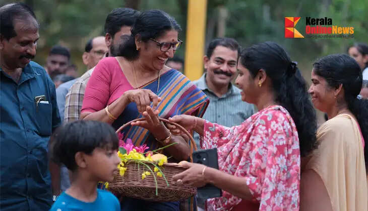 Shyamala teacher strengthens public relations in Taliparambi; enthusiastic public tour