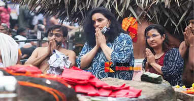 Cinema star Shweta Menon seeks the blessing of the holy site of sacrifice
