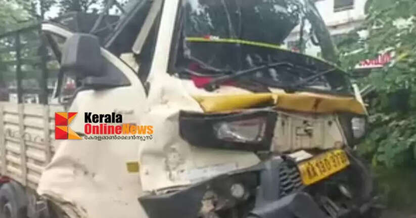 Pickup jeep falls into well after hitting car in Mattannur