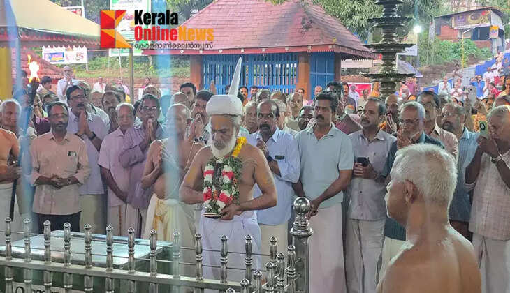 A small festival begins with devotion at the Taliparamba Trichambaram Sree Krishna Temple