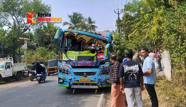 Accident: Private bus rams into parked mini-lorry near Chala School Ground, Kannur; several injured