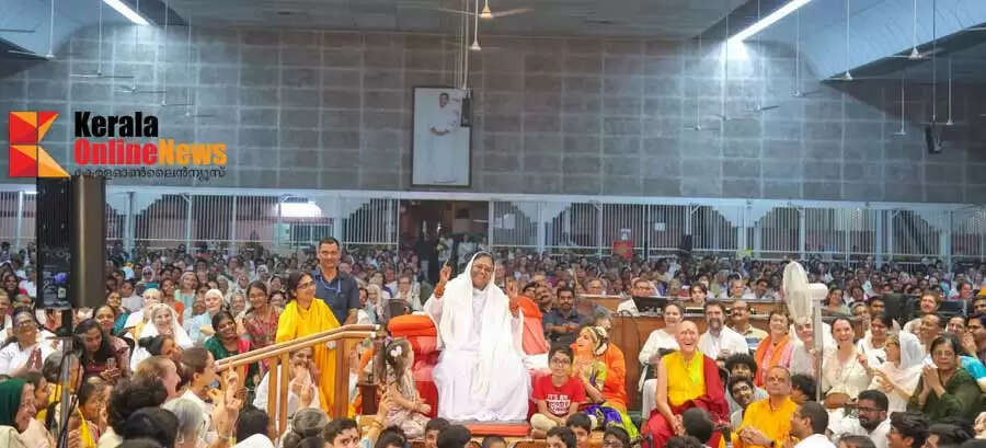 Every-New-Year-should-be-a-time-for-reflection-and-transformation--Sadhguru-Mata-Amritanandamayi-Devi.jpg