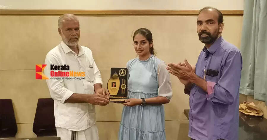 Kannur Bus Operators Welfare Association organized a felicitation ceremony for the female student who achieved high marks in the SSLC examination and felicitated the female bus driver.