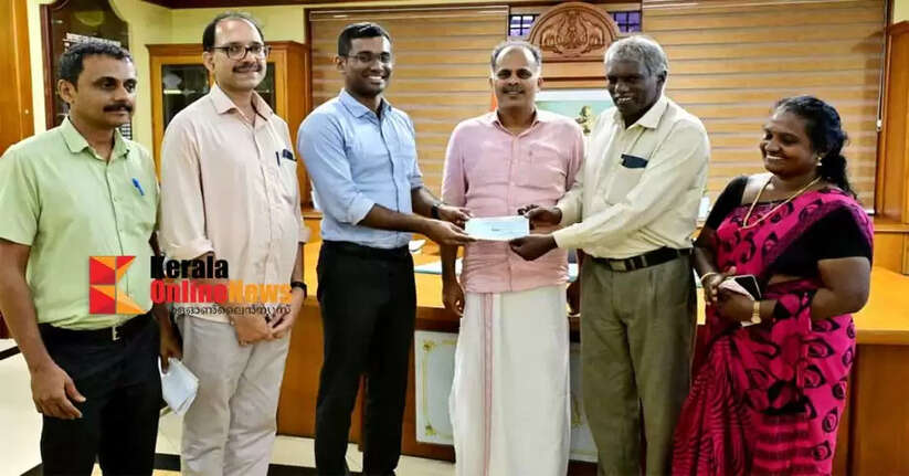 Kannur Pulluppi Tourism Project Cheque handed over to Narath Panchayath