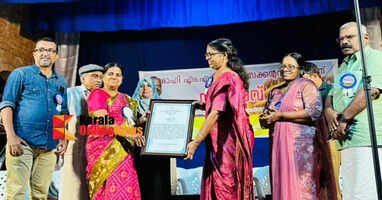 New Mahi MM Higher Secondary School was felicitated for its excellent performance in academics and extracurricular subjects.