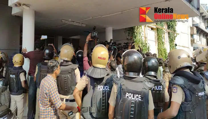 Violence during protest march to Kannur City Police Commissioner's office: Case registered against around 100 SFI activists