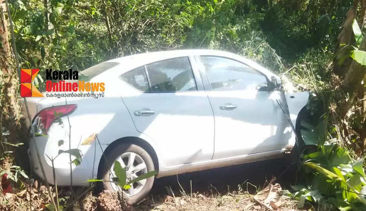 Car loses control in Mammakunnu, runs into field: Driver miraculously escapes