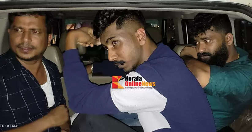 Three-member gang in Madyalahari: Near Thiruvambadi firing range Firecrackers arrested