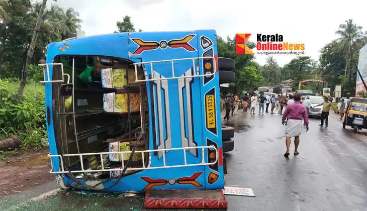 Accident in Keecherikkunnu, Kannur: Private bus loses control and overturns; many injured.