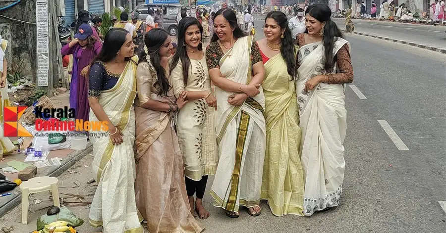 Asianet popular heroines joined and celebrated attukal Pongala 