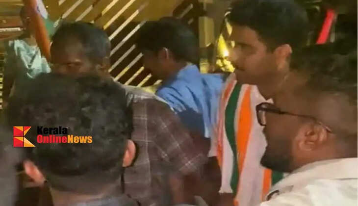 Attempt to stop and assault Dharmadam constituency UDF candidate VP Abdul Rasheed vehicle protest in front of the police station over failure to arrest the accused who shouted murder