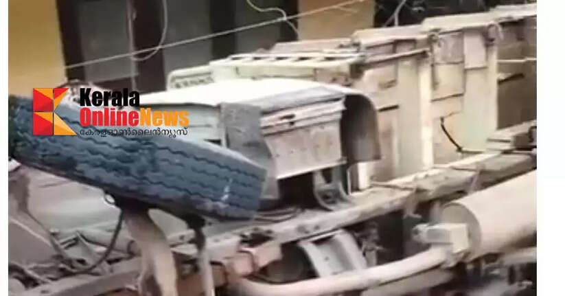 Lorry parked on the roadside in Kunjipalli overturns