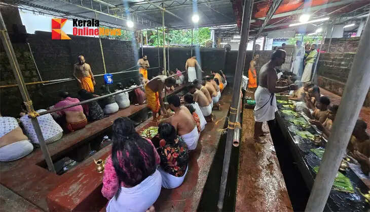 Karkadaka Vavu: Thousands arrived at the Thrichambaram Sree Krishna Temple in Taliparamba to perform *Bali Tharpanam* (ritual offerings) for the salvation of their ancestors' souls.