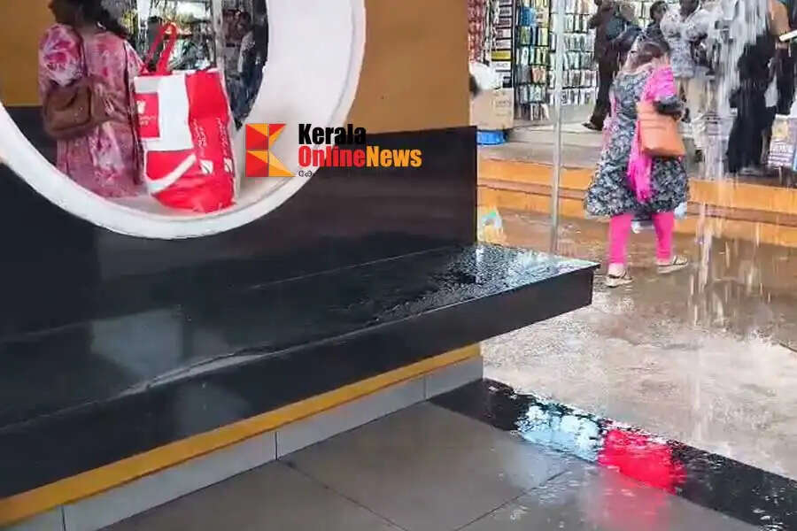 Passengers have to bathe in the rain at the bus waiting center built on the Taliparamba Highway at a cost of lakhs