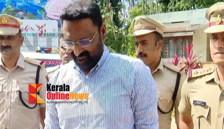 Liquor storage case at home; Evidence collection at Anto Augustine's house in Vazhavatta